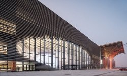 Футуристическое здание библиотеки с непрерывными книжными полками от MVRDV, Китай